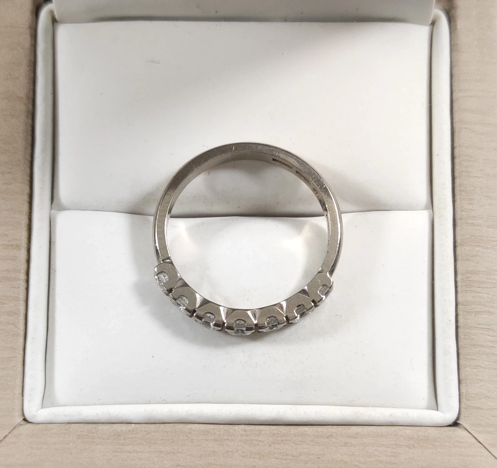 wyrob-jubilerski-uzywany-pierscionek-z-brylantami-r16-p750-biale-zloto-stan-uzywany