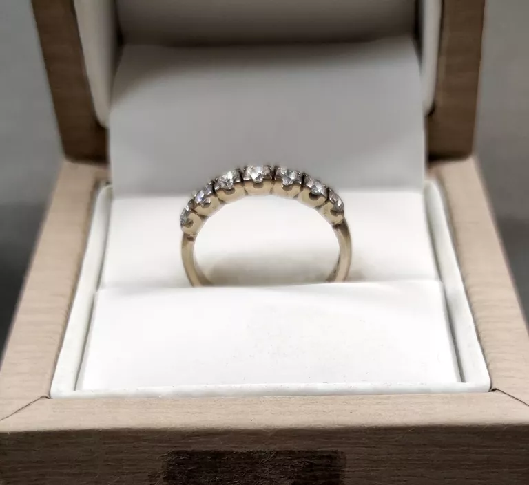 wyrob-jubilerski-uzywany-pierscionek-z-brylantami-r16-p750-biale-zloto-kamien-brylant