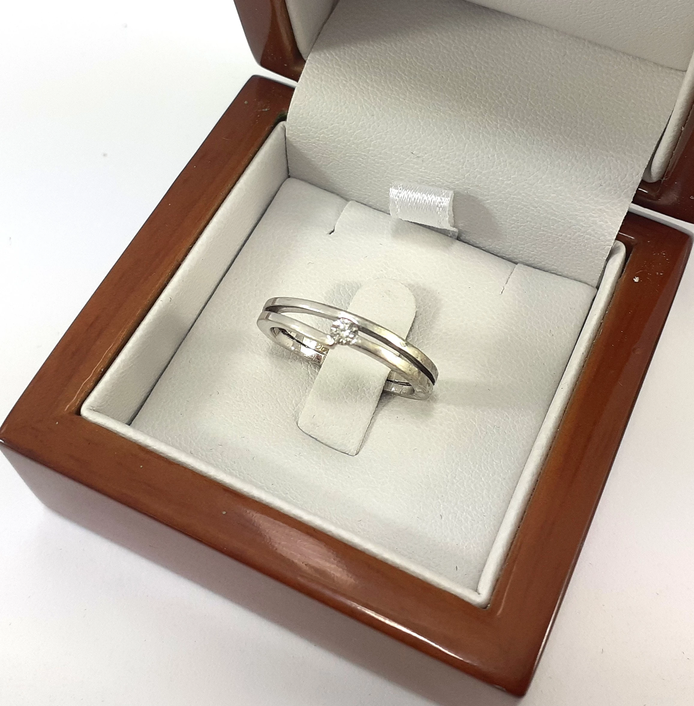 zloty-pierscionek-brylant-009ct-750-361g-r15-certyfikat-biale-zloto-stan-11323-2