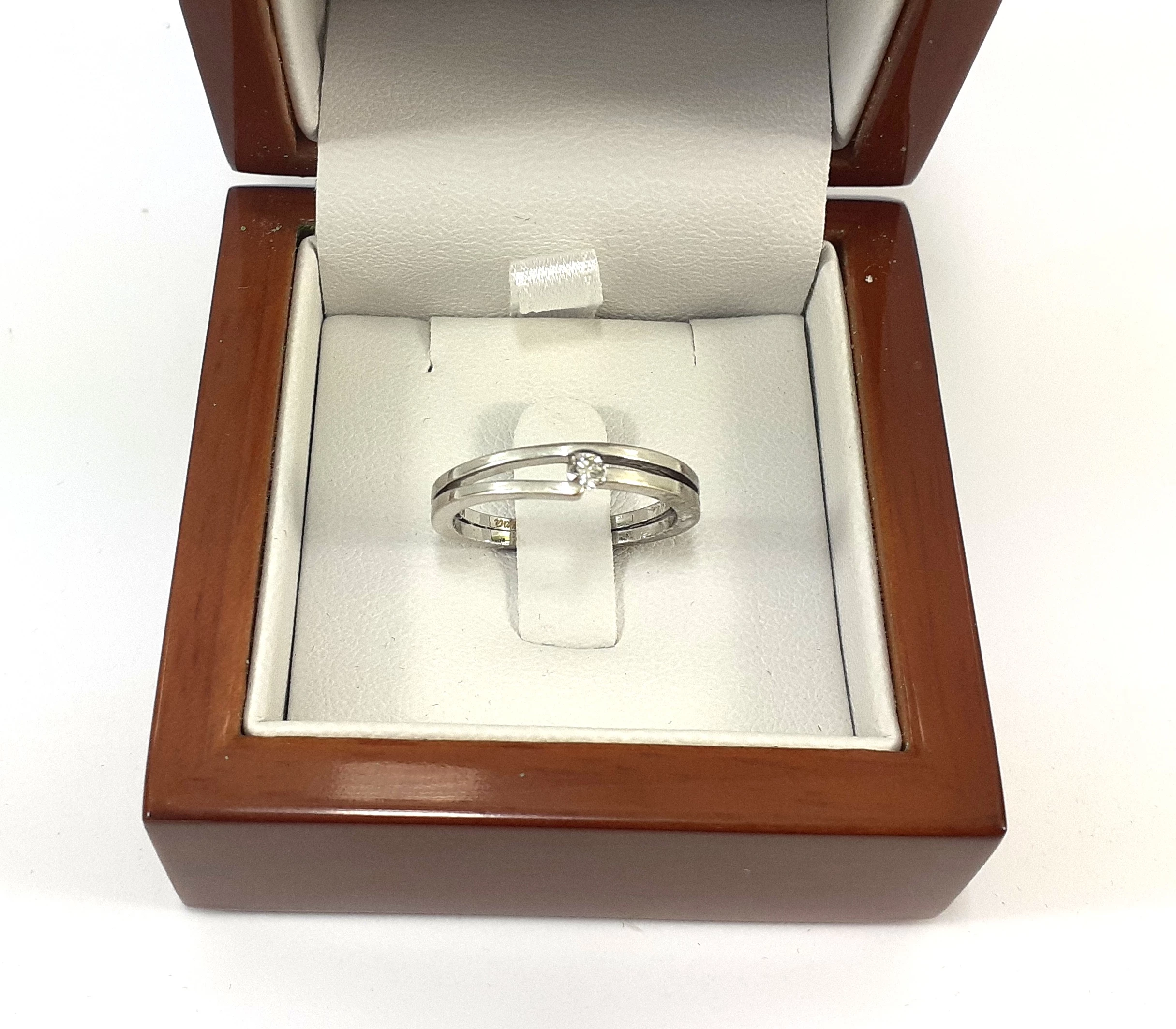 zloty-pierscionek-brylant-009ct-750-361g-r15-certyfikat-biale-zloto-grochowska-8385-poznan-ska-x