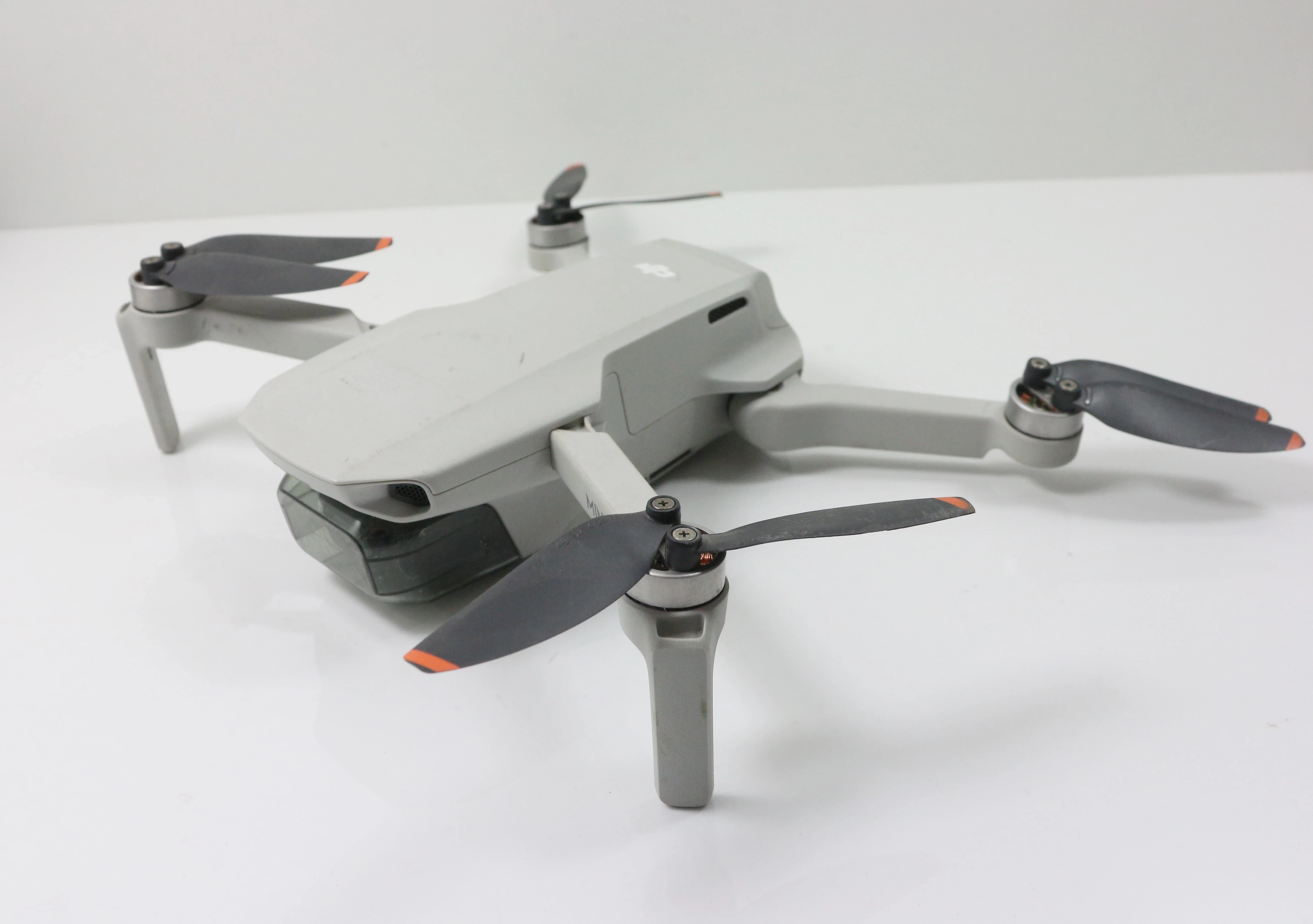 dron-dji-mini-2-ultra-light-249-g-pilot-marka-dji
