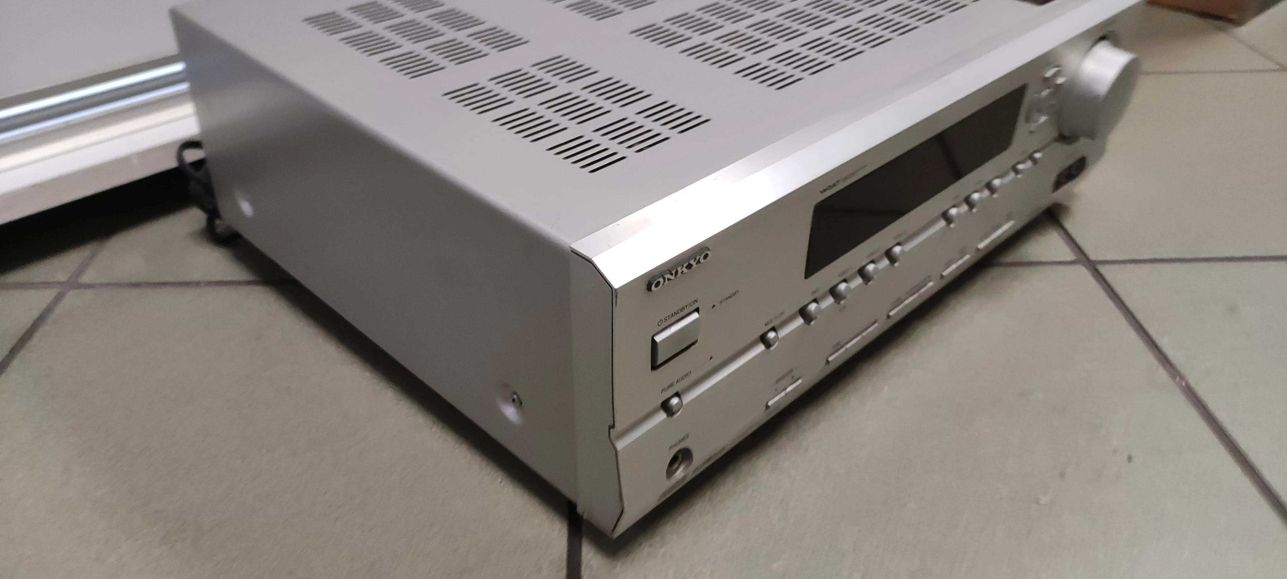 amplituner-onkyo-tx-sr504e-pilot-kolor-srebrny