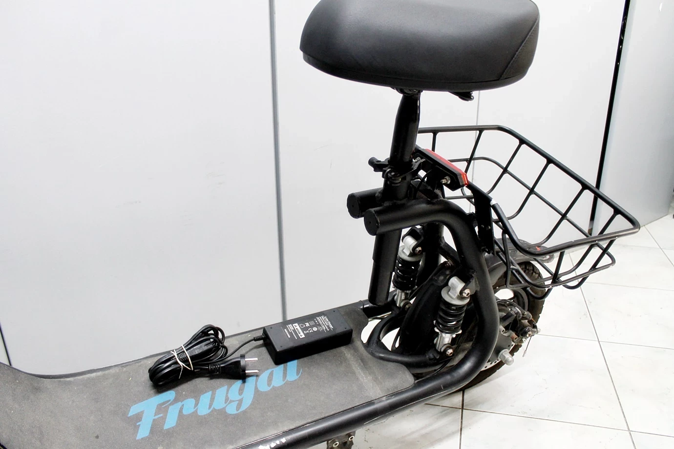 hulajnoga-elektryczna-frugal-spirit-z-siedziskiem-kolor-czarny