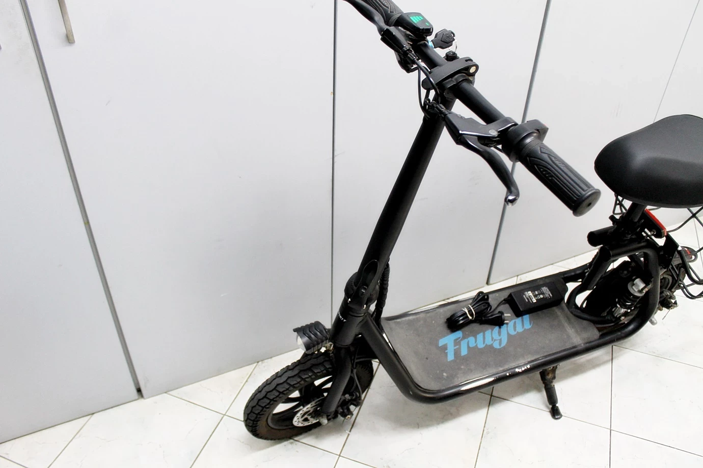 hulajnoga-elektryczna-frugal-spirit-z-siedziskiem-stan-uzywany