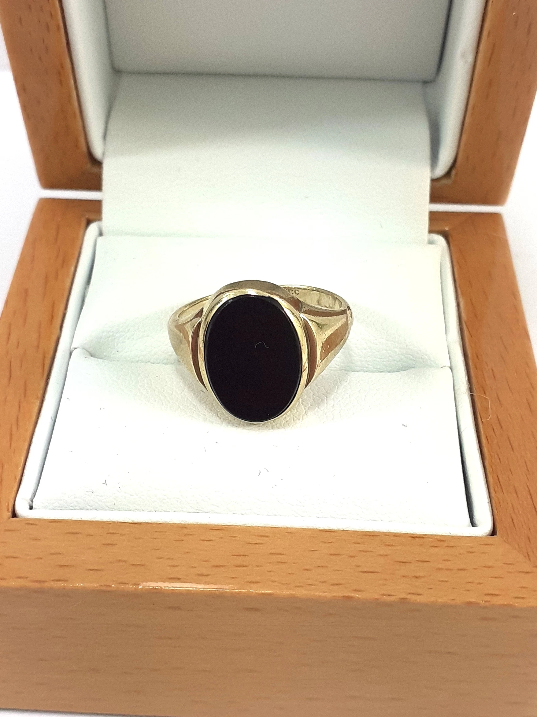 zloty-pierscionek-z-onyksem-333-247g-12-stan-uzywany