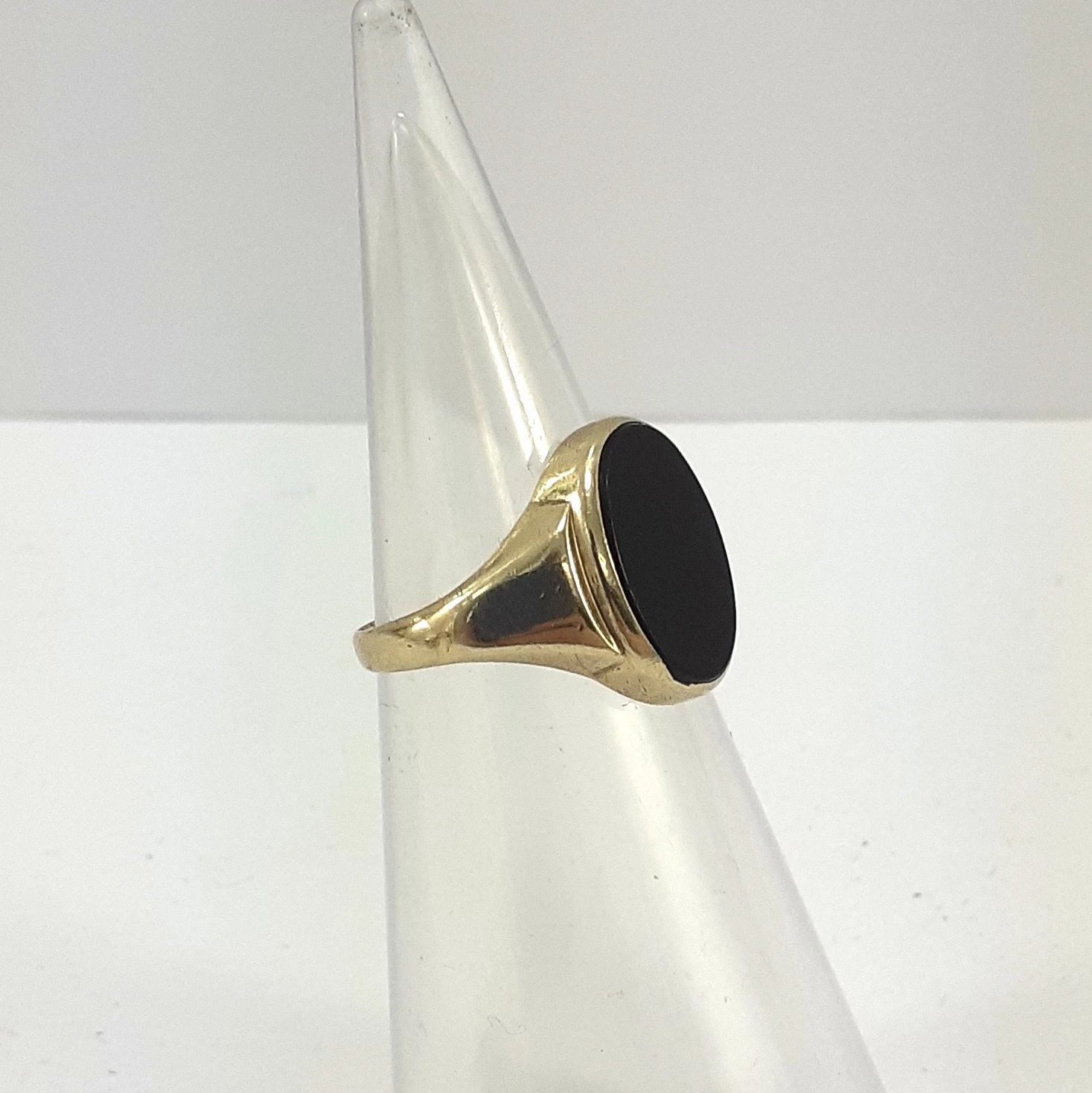 zloty-pierscionek-z-onyksem-333-247g-12-ean-gtin-5900025482957