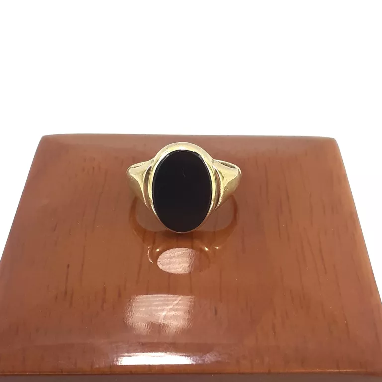 zloty-pierscionek-z-onyksem-333-247g-12-material-zloto