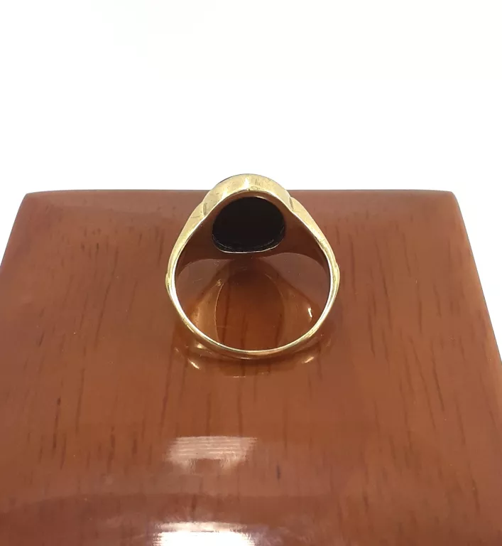 zloty-pierscionek-z-onyksem-333-247g-12-kamien-cyrkonia