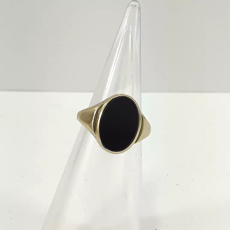 zloty-pierscionek-z-onyksem-333-247g-12-waga-194