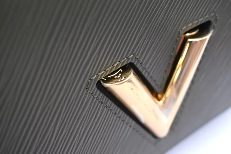 TOREBKA LOUIS VUITTON TWIST MM
