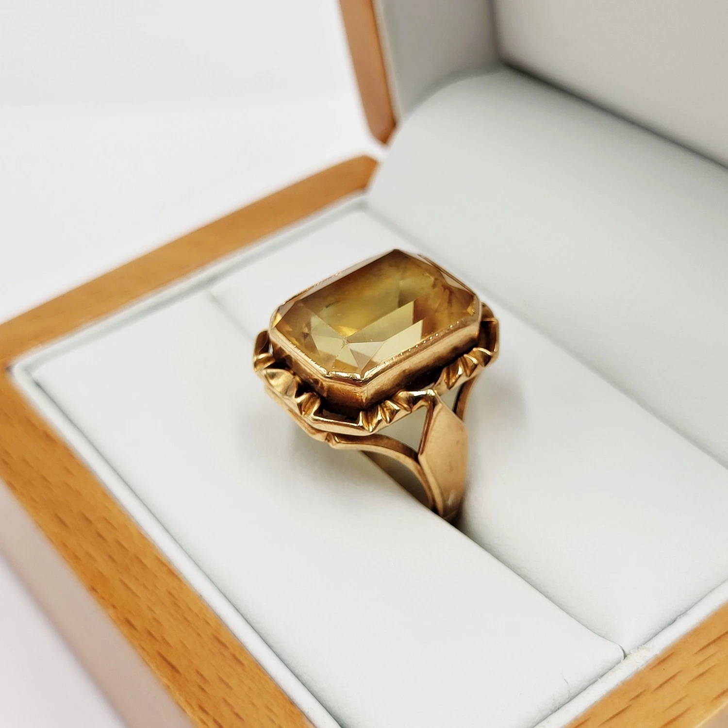 piekny-stary-zloty-pierscionek-z-cytrynem-prl-585-kamien-cytryn