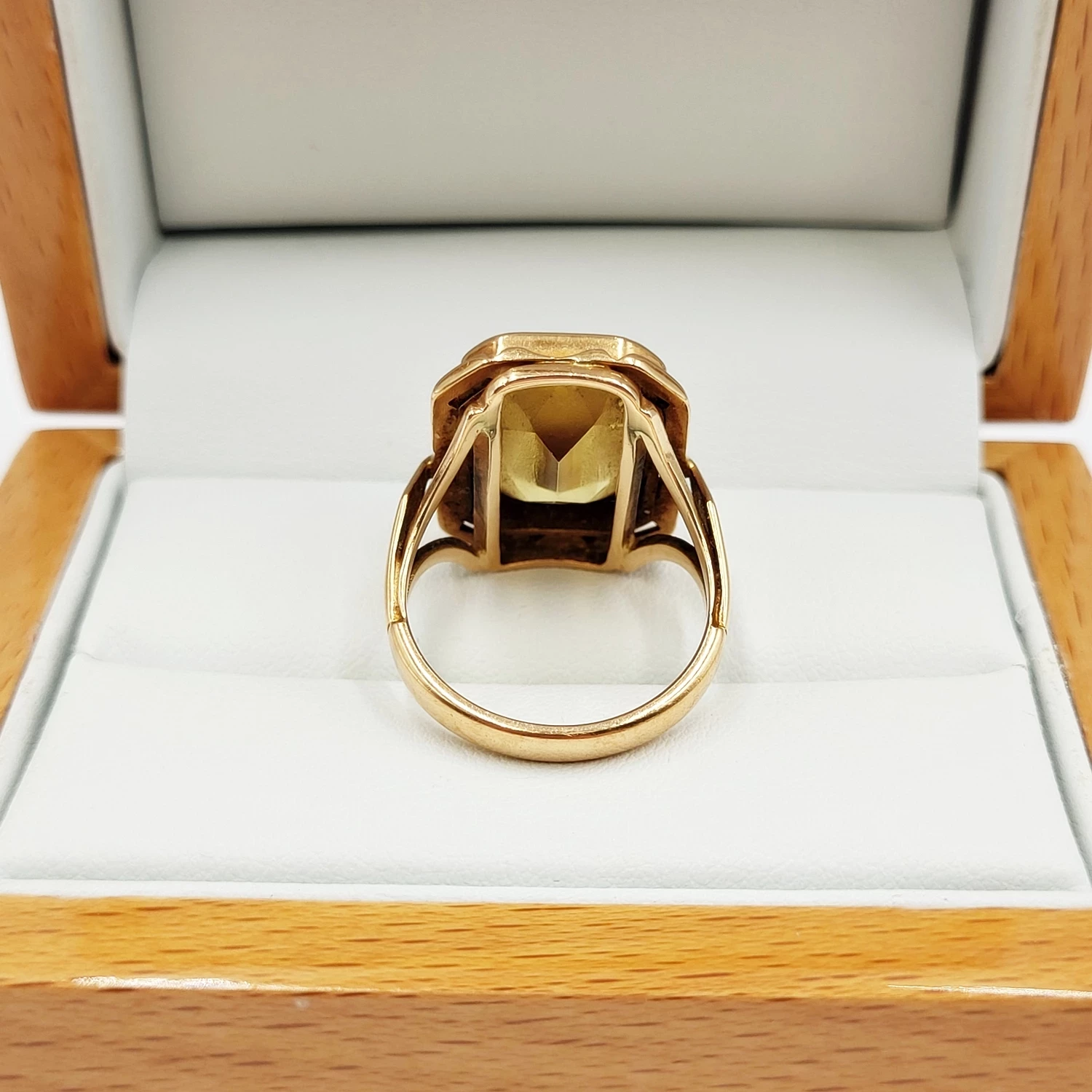 piekny-stary-zloty-pierscionek-z-cytrynem-prl-585-kolor-dominujacy-zolcie