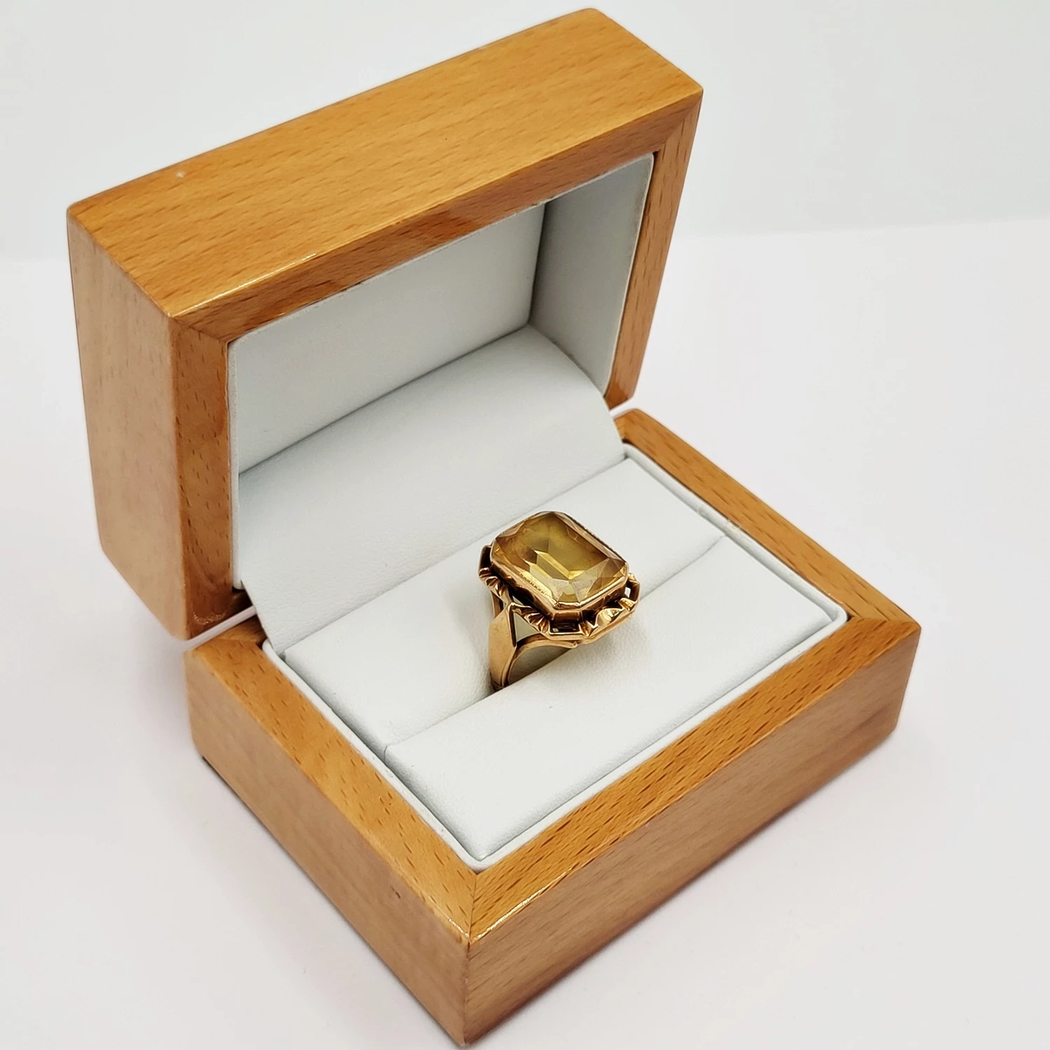 piekny-stary-zloty-pierscionek-z-cytrynem-prl-585-stan-uzywany