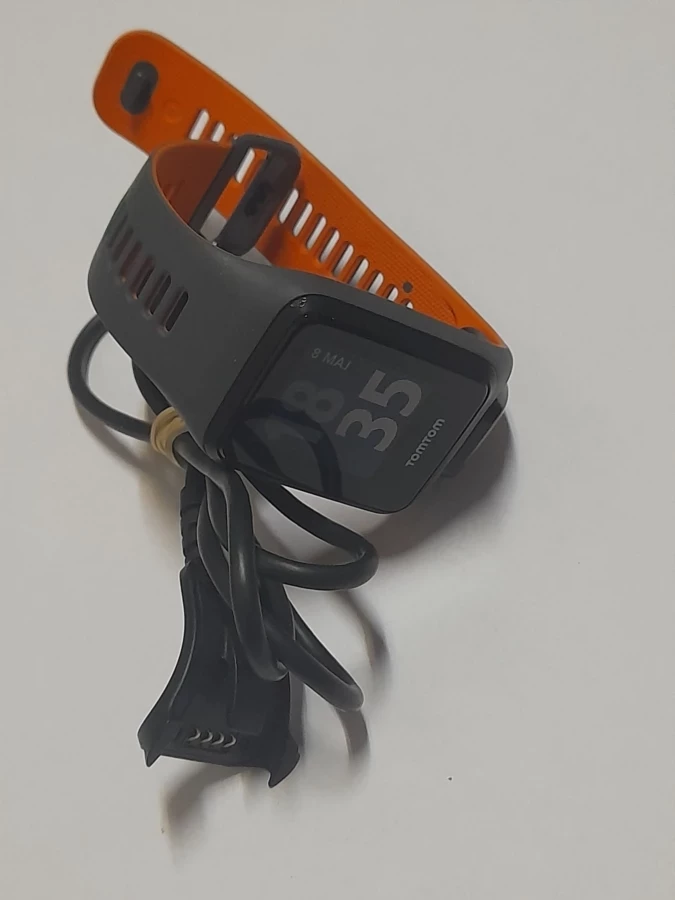 zegarek-tomtom-adventure-golfer-material-paska-tworzywo-sztuczne