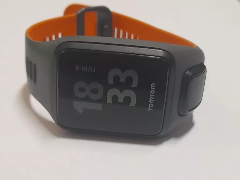 zegarek-tomtom-adventure-golfer-funkcje-lokalizator-gps