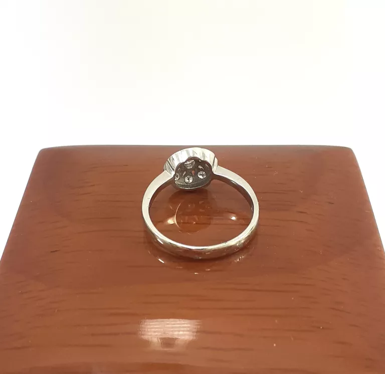 zloty-pierscionek-z-brylantami-024ct-750-259g-r11-certyfikat-kamien-17088-524288