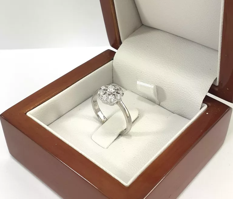 zloty-pierscionek-z-brylantami-024ct-750-259g-r11-certyfikat-ean-gtin-5050982202034