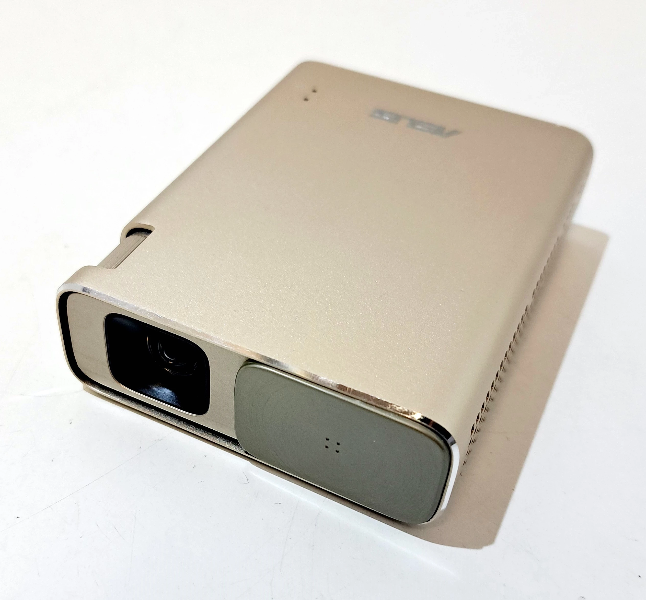 mini-projektor-asus-zenbeam-e1z-jasnosc-lampy-ansi-150