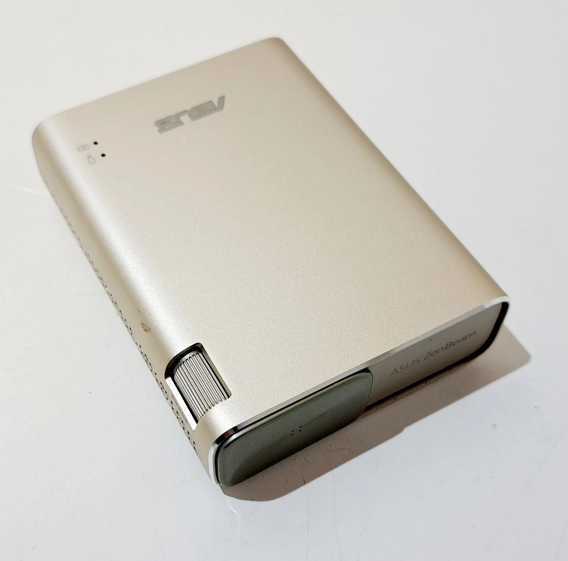 mini-projektor-asus-zenbeam-e1z-technologia-wyswietlania-204793-221729