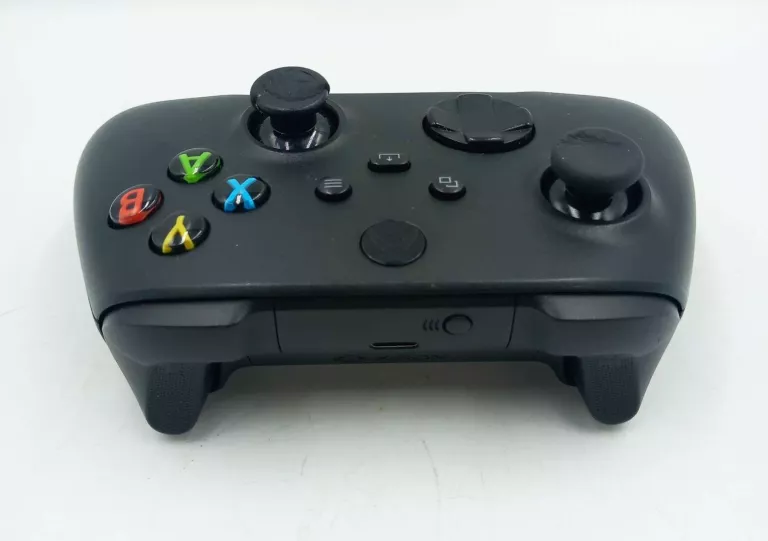 PAD DO XBOX SERIES X/USZKODZONE GUMKI NA ANALOGACH