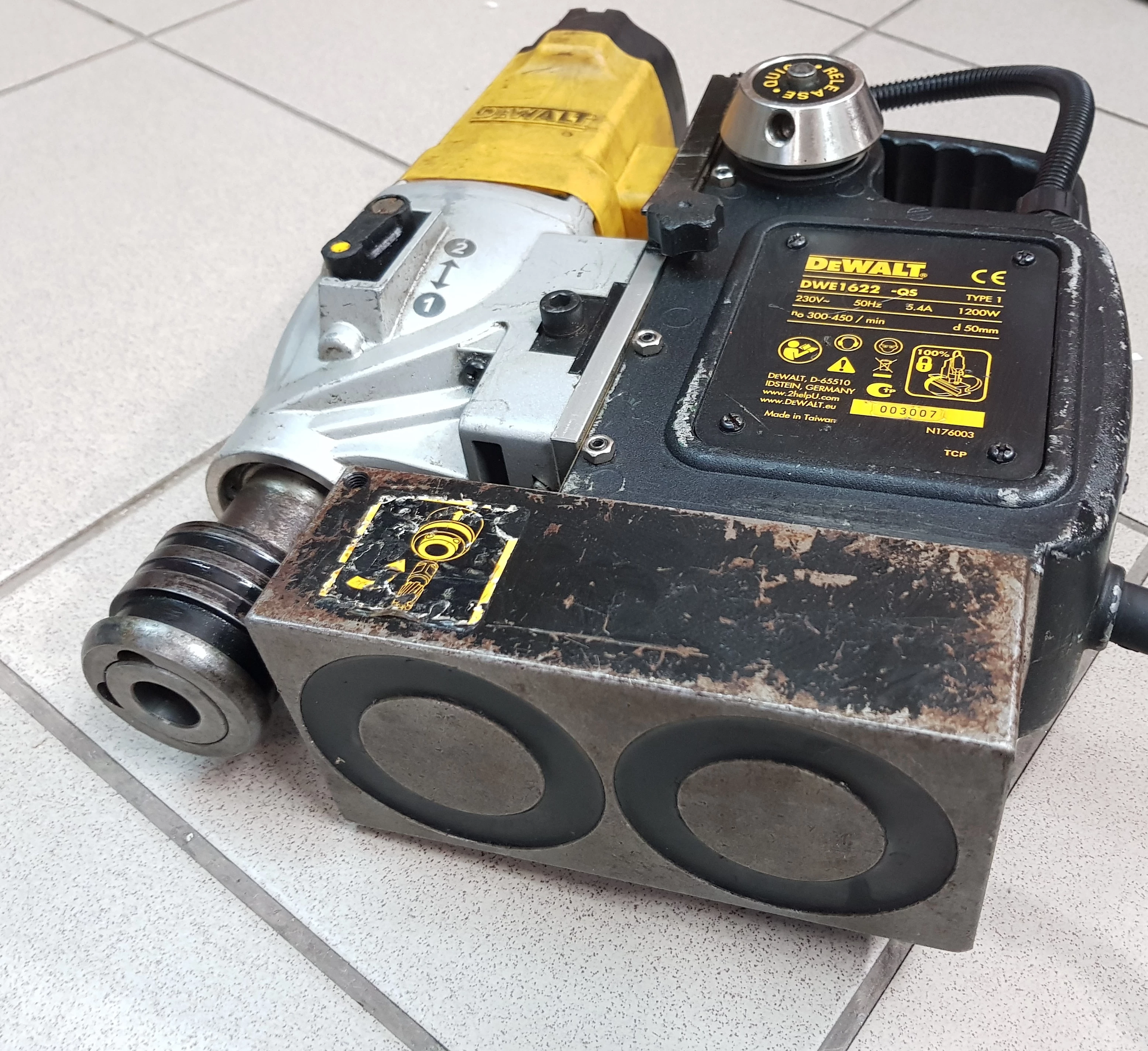wiertarka-magnetyczna-1200w-dewalt-dwe1622k-waga-wiertarki-1455