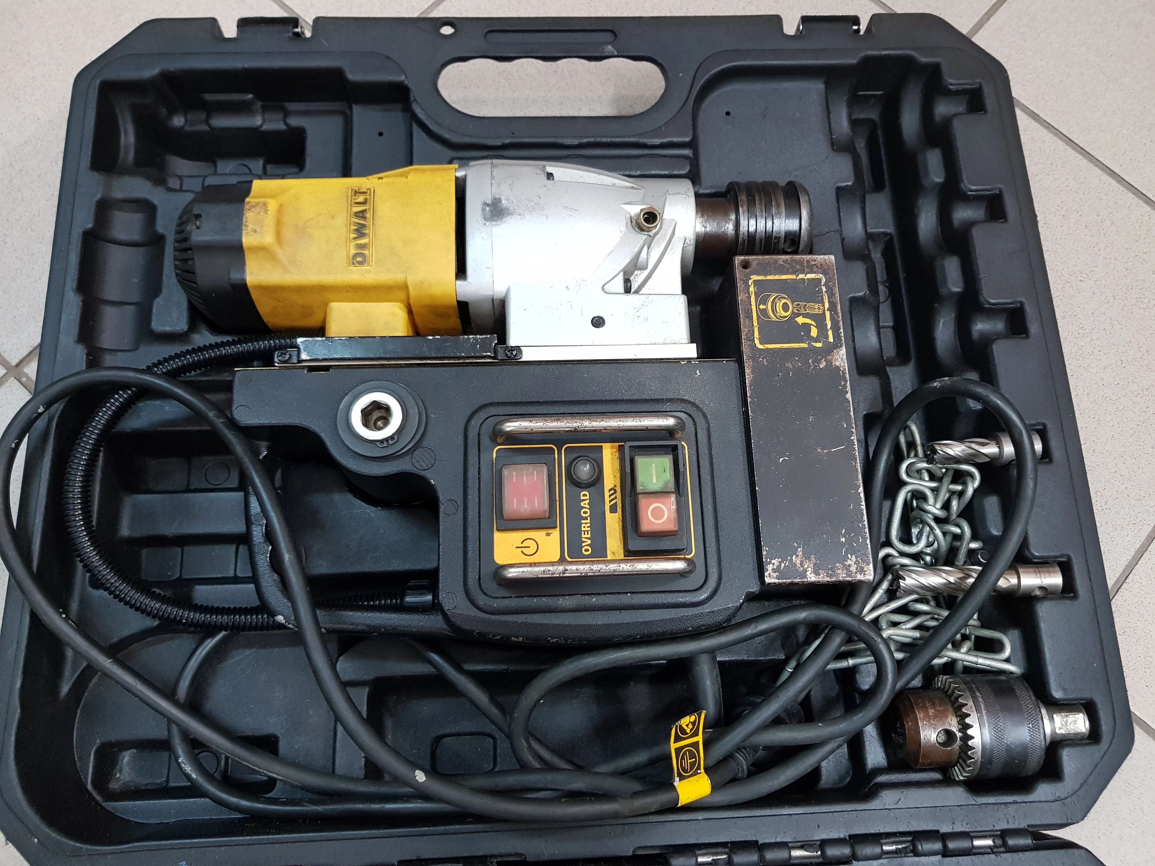 wiertarka-magnetyczna-1200w-dewalt-dwe1622k-stan-uzywany