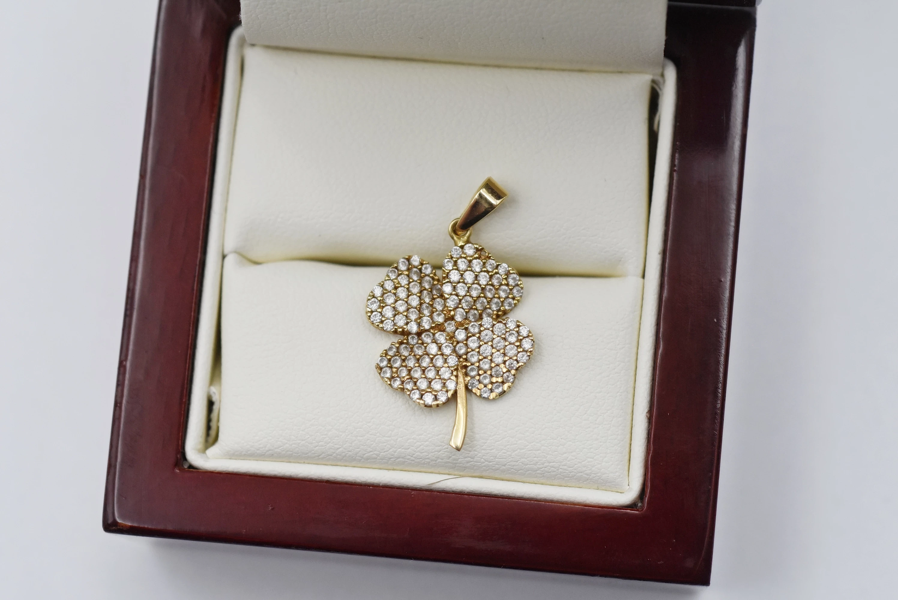 cudny-zloty-wisiorek-koniczynka-585-227g-3cm-15cm-marka-verona