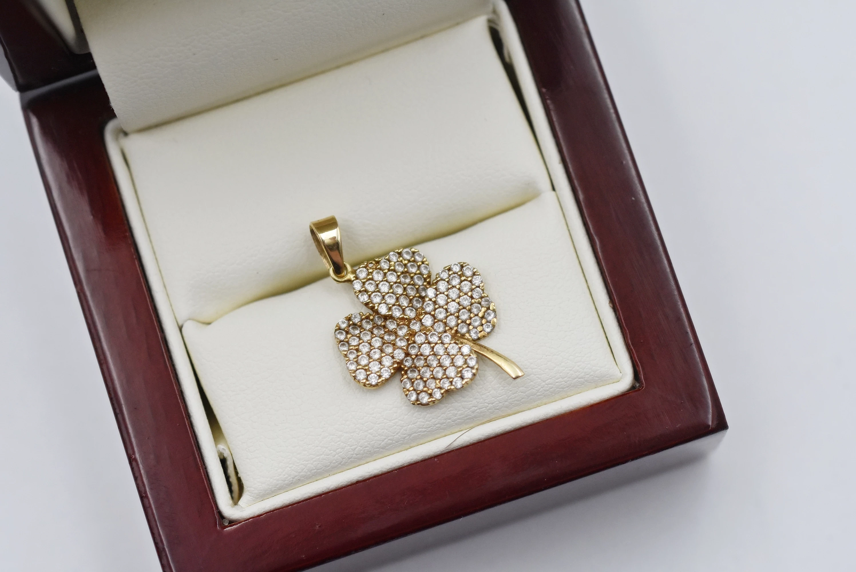 cudny-zloty-wisiorek-koniczynka-585-227g-3cm-15cm-dworcowa-2-leszno-gold-fish