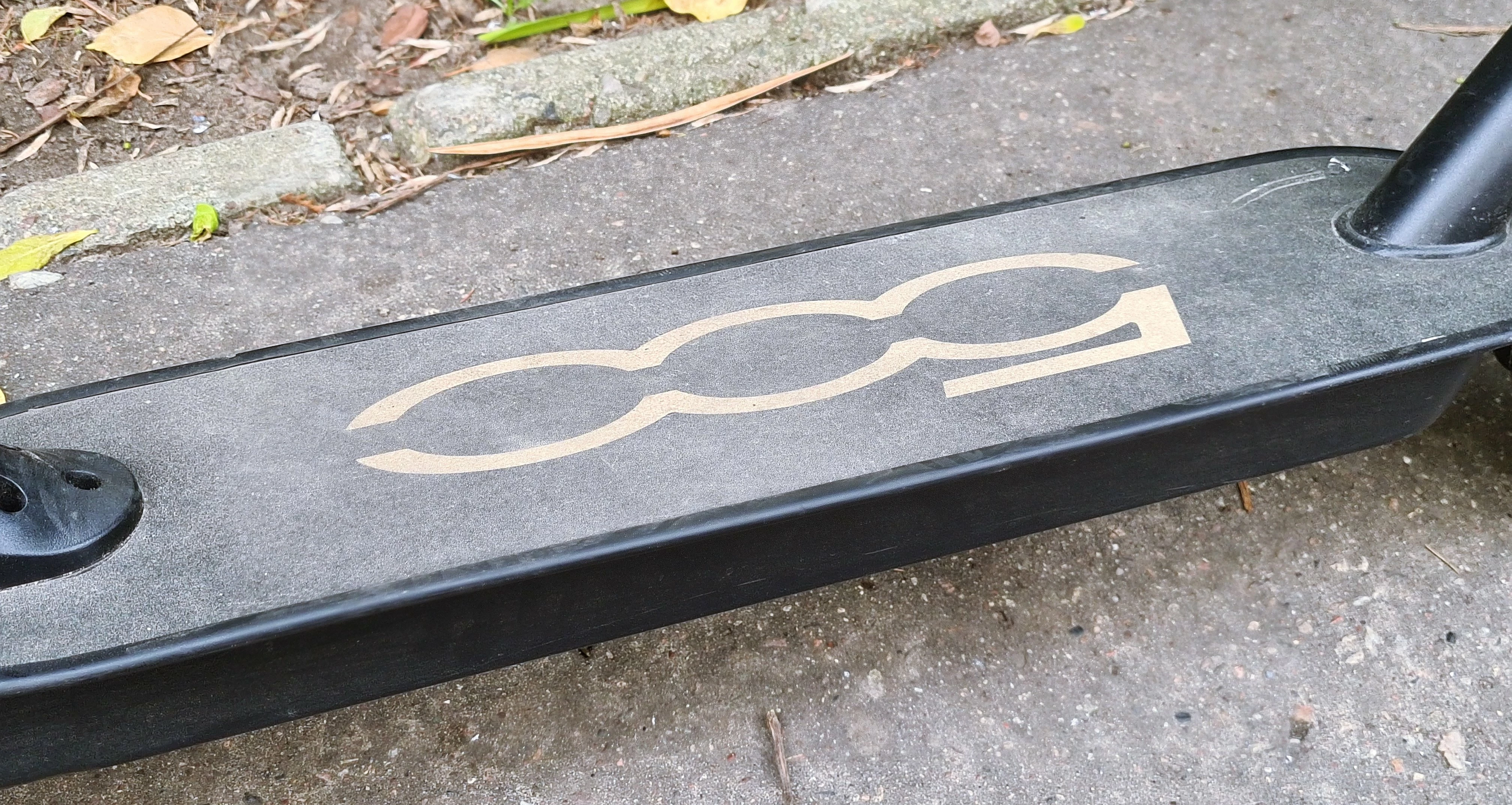 hulajnoga-elektryczna-fiat-500-udzwig-140-kg-opis-waga-1540