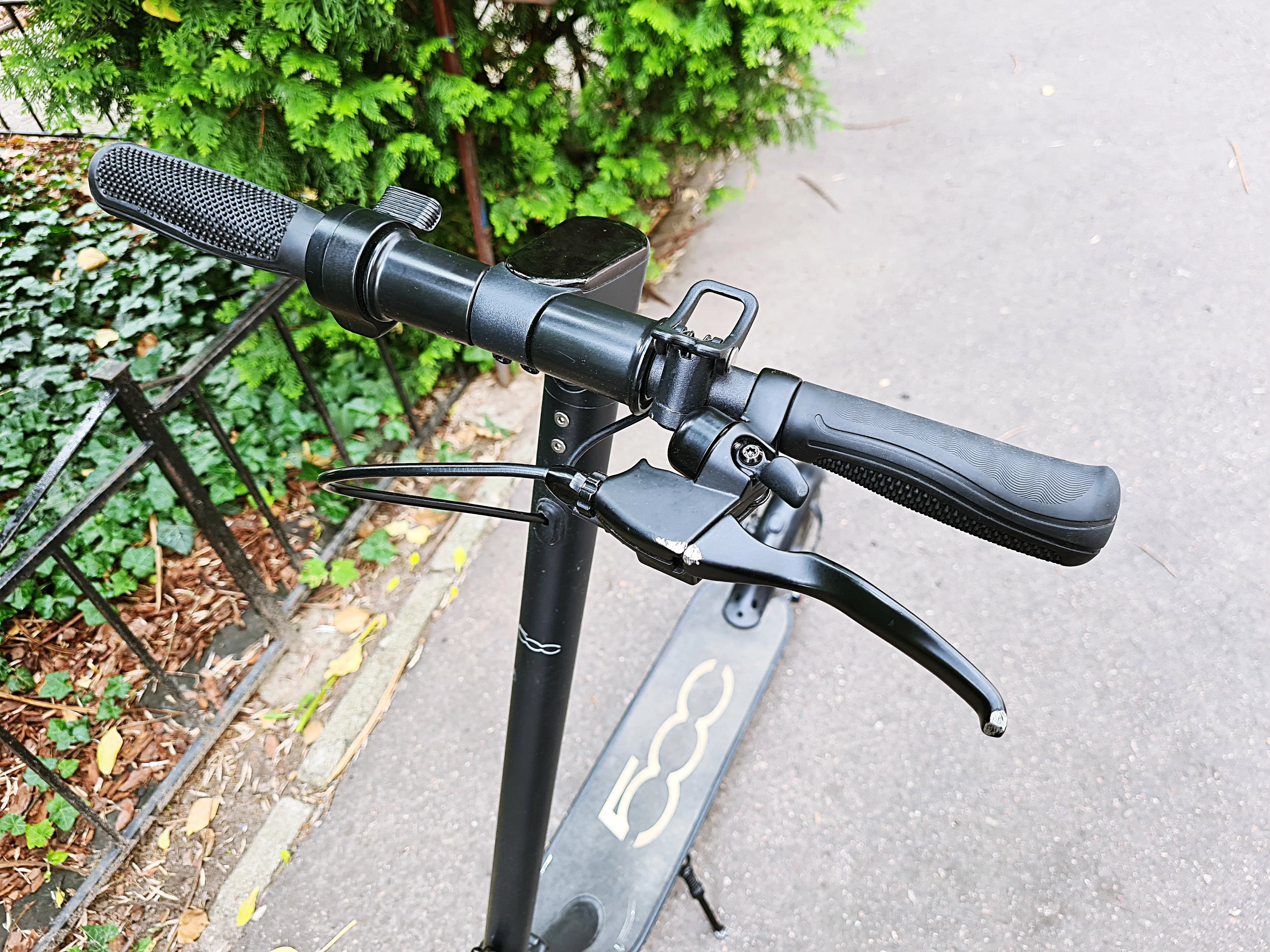 hulajnoga-elektryczna-fiat-500-udzwig-140-kg-opis-ean-gtin-4895232700417