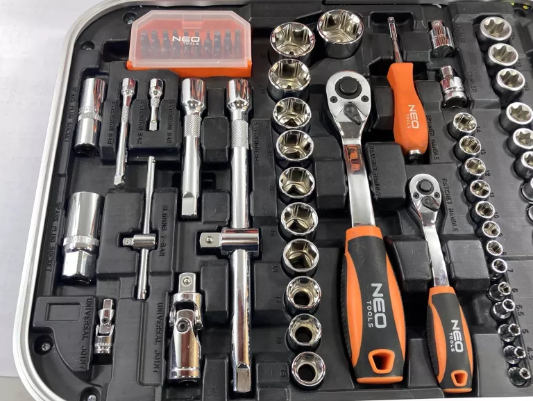 ZESTAW NARZĘDZI DLA ELEKTRYKA W WALIZCE NEO TOOLS 01-310 / 108 SZT KOMPLET