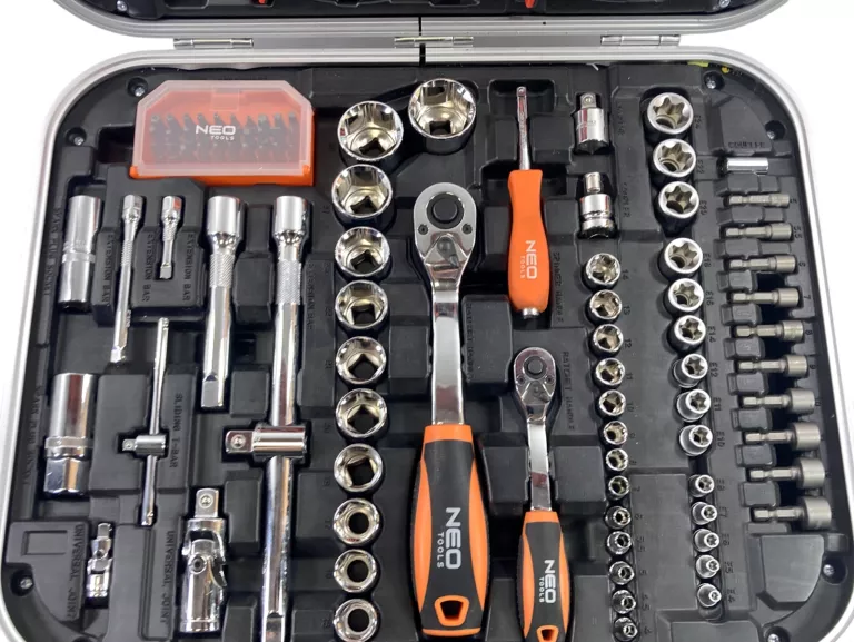 ZESTAW NARZĘDZI DLA ELEKTRYKA W WALIZCE NEO TOOLS 01-310 / 108 SZT KOMPLET