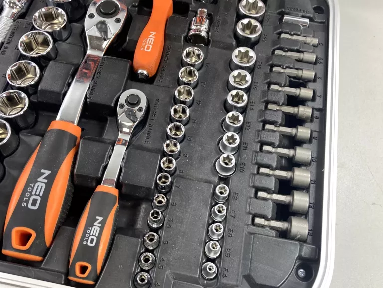 ZESTAW NARZĘDZI DLA ELEKTRYKA W WALIZCE NEO TOOLS 01-310 / 108 SZT KOMPLET