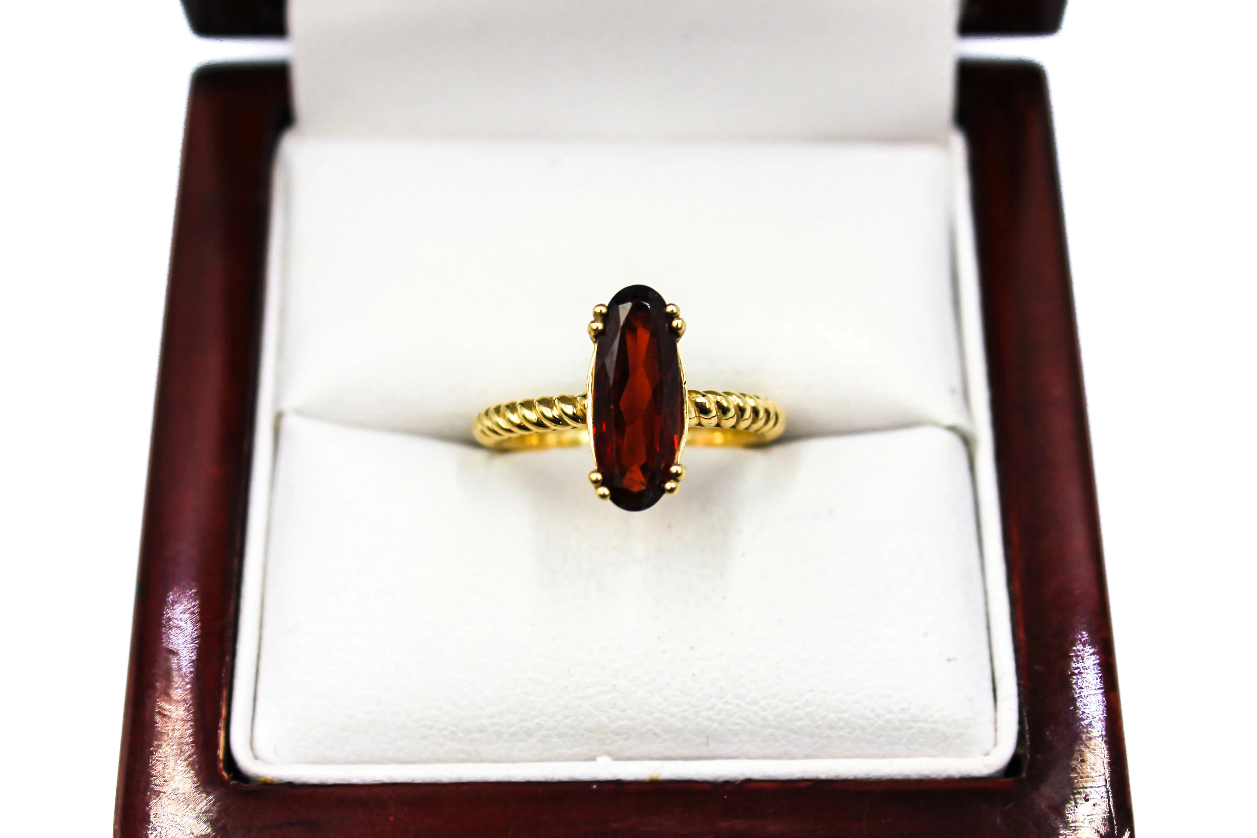 zloty-pierscionek-z-rubinem-295-g-r9-stan-uzywany