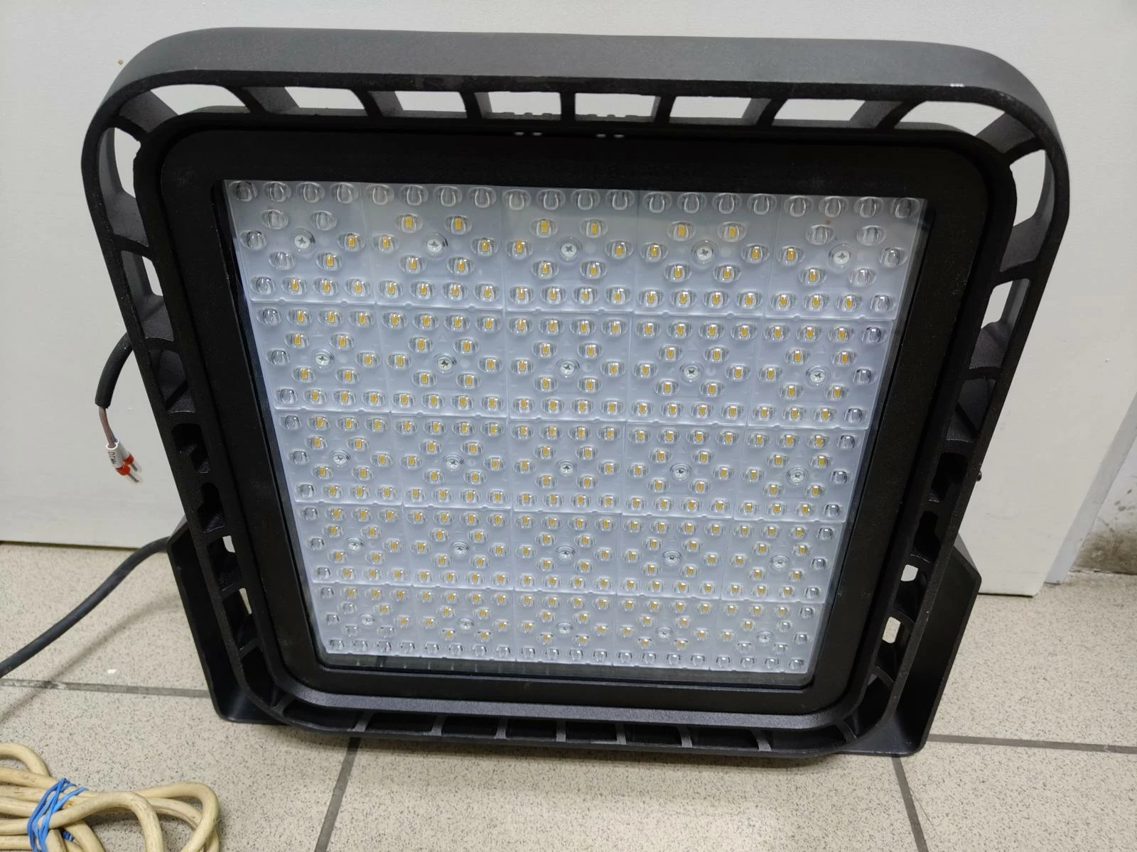 kanlux-naswietlacz-flmled220w-nw110150-temperatura-barwowa-4000