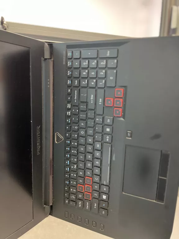 acer-predator-17-g5-793-7878-n15p4-przekatna-ekranu-1560