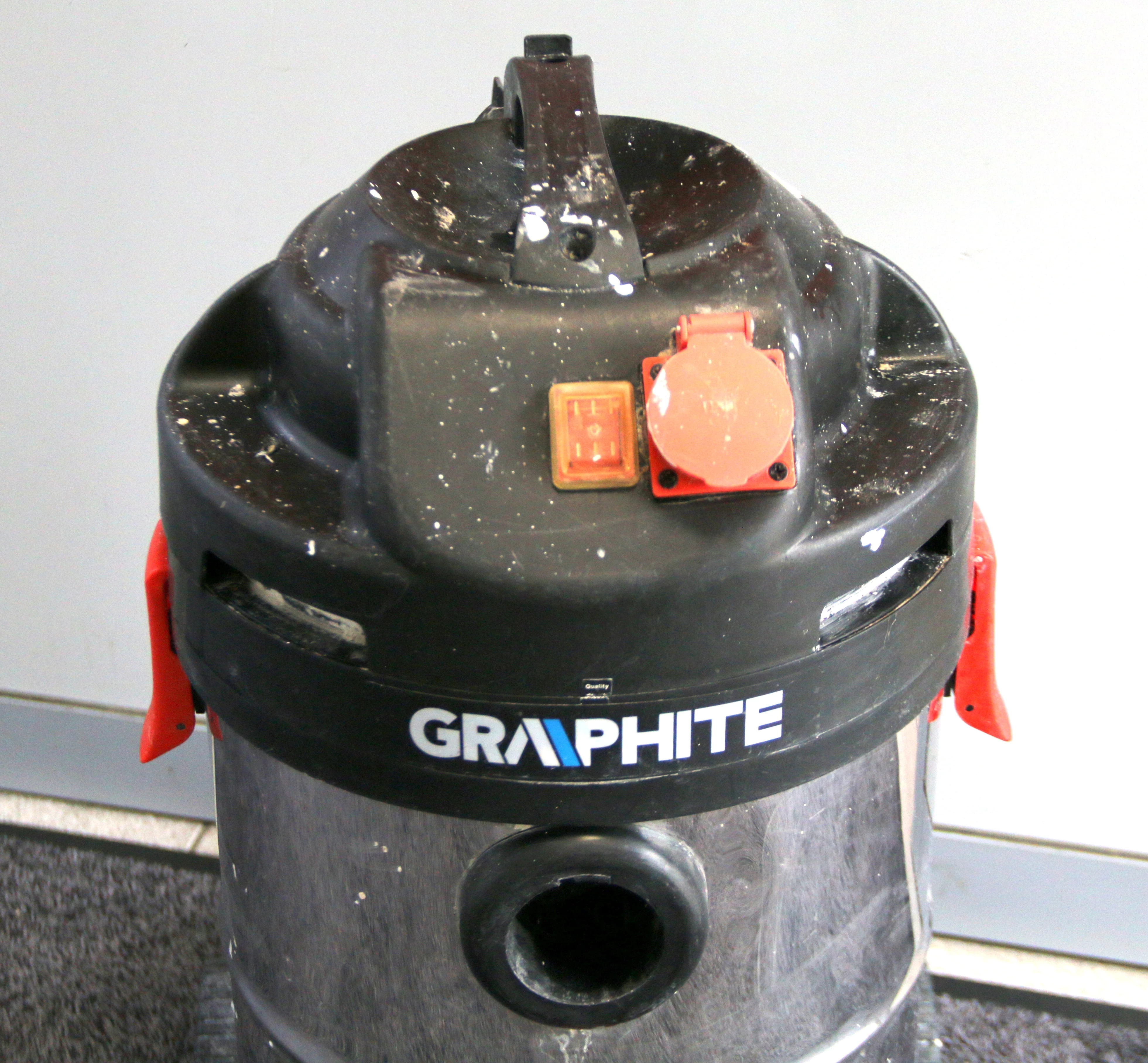 odkurzacz-graphite-59g607-pojemnosc-zbiornika-3000