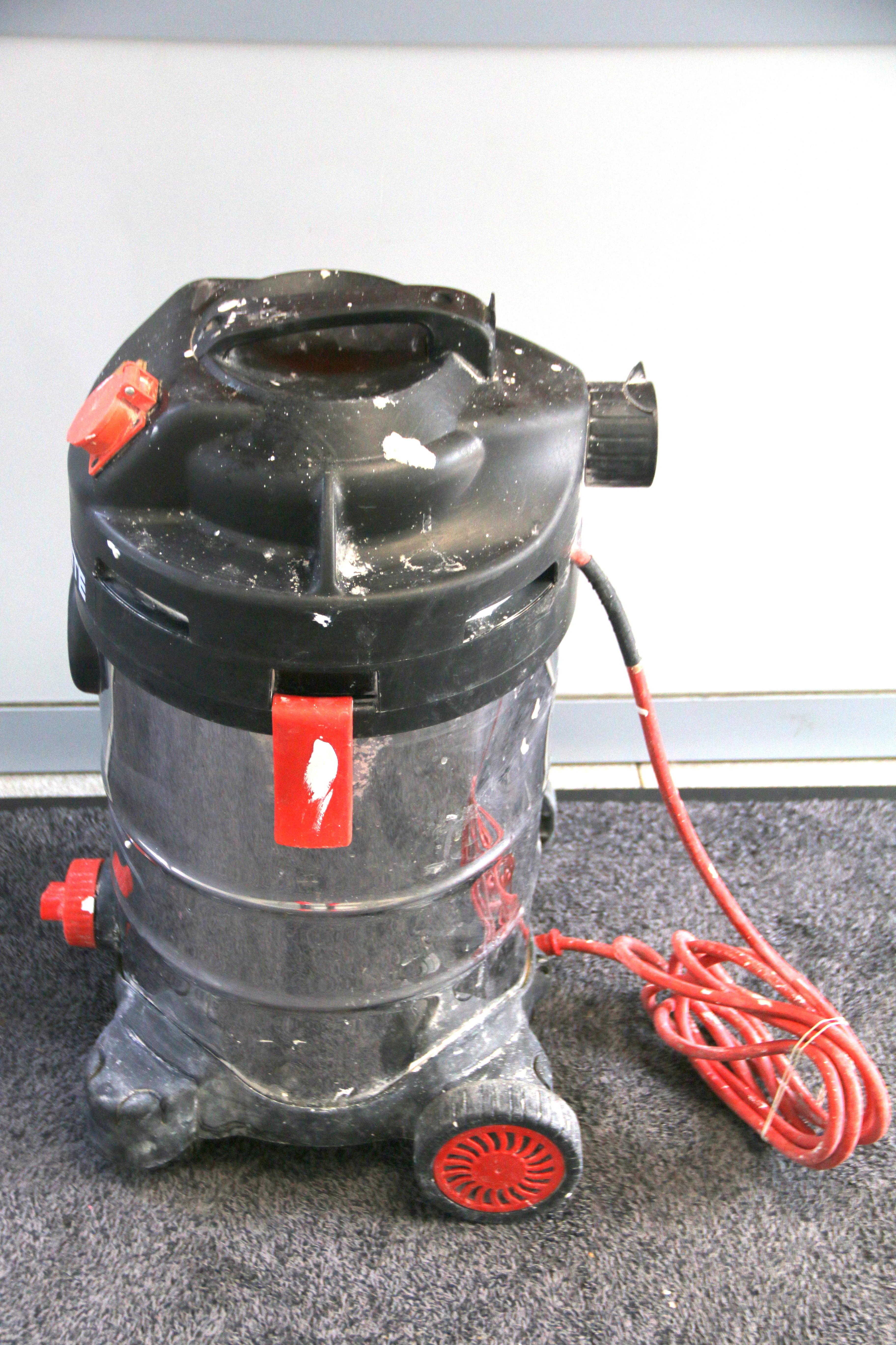 odkurzacz-graphite-59g607-maksymalna-moc-150000