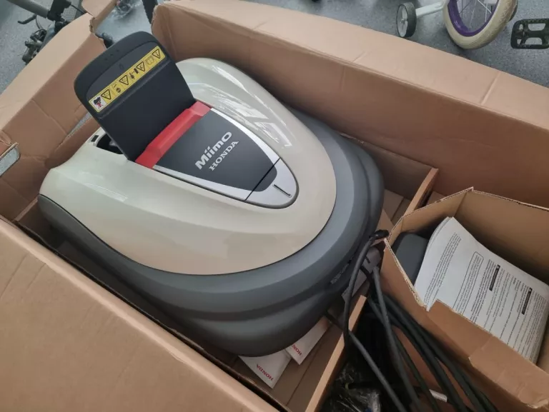 ROBOT KOSZĄCY HONDA MIIMO HRM 3000