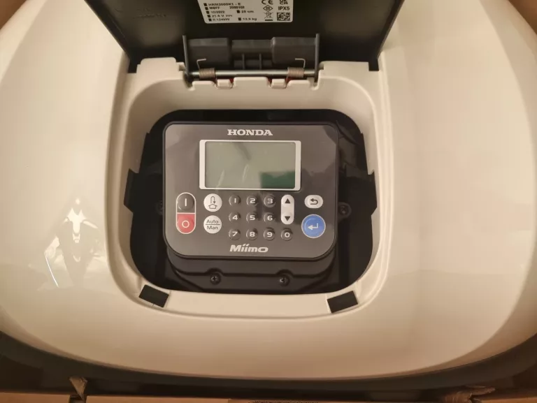 ROBOT KOSZĄCY HONDA MIIMO HRM 3000