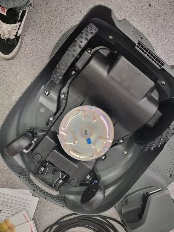 ROBOT KOSZĄCY HONDA MIIMO HRM 3000