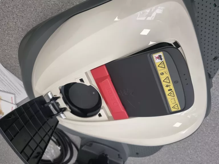 ROBOT KOSZĄCY HONDA MIIMO HRM 3000
