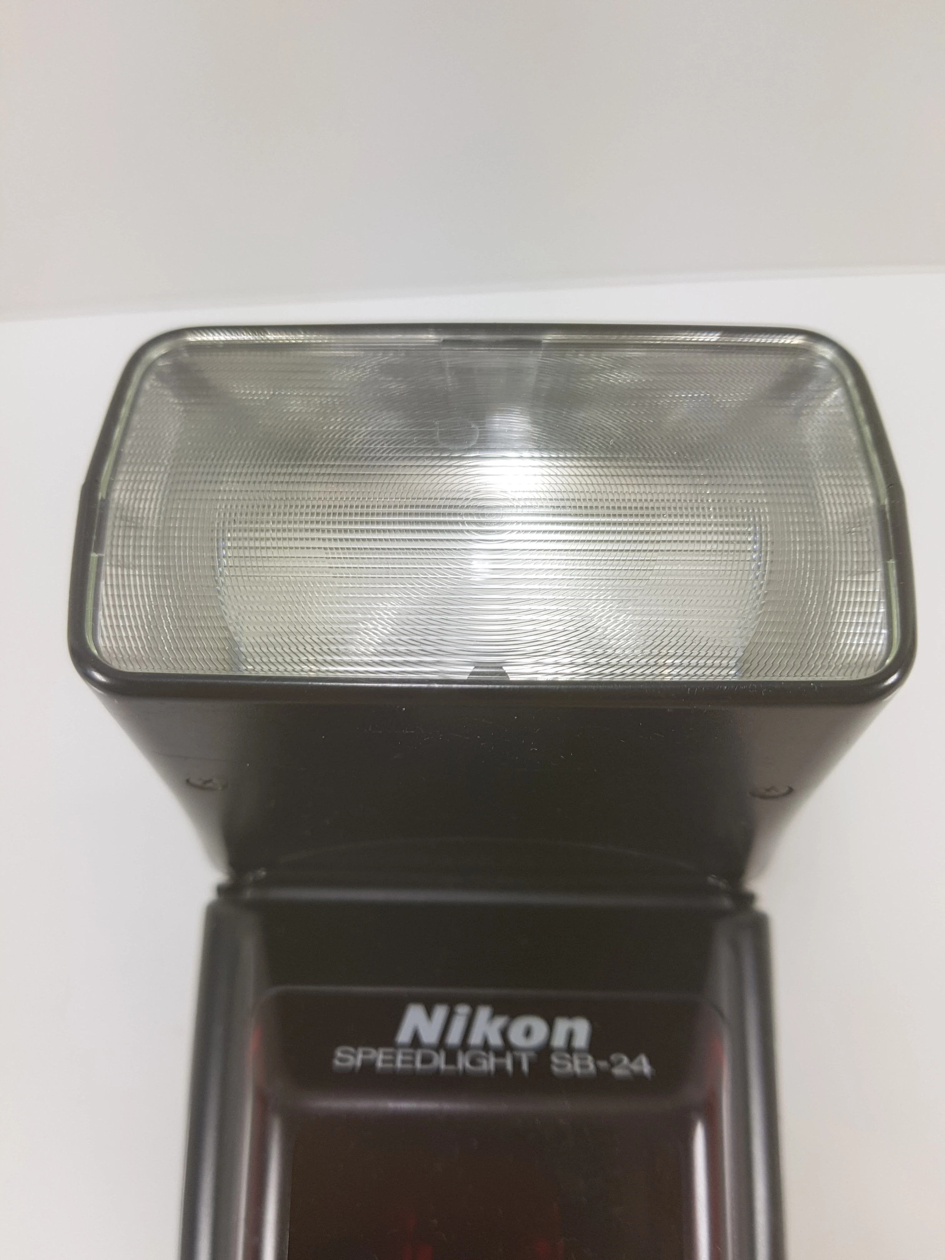 lampa-blyskowa-nikon-speedlight-sb-24-liczba-przewodnia-dla-iso-100-36