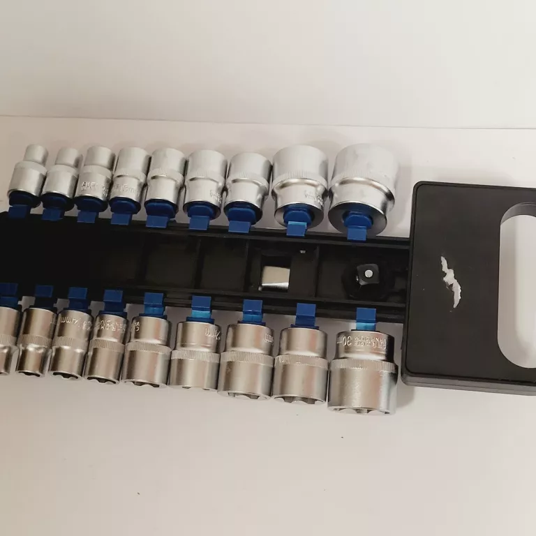 NITEO KLUCZ NASADOWY 1/2 Z NASADKAMI