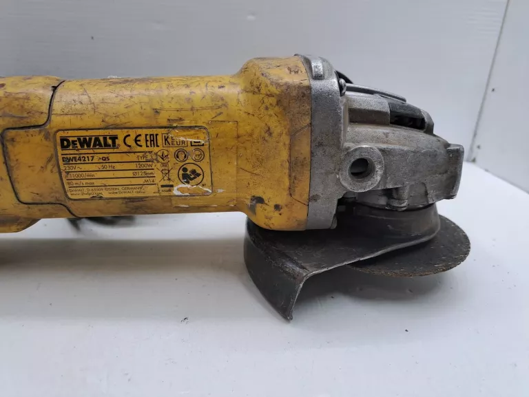 SZLIFIERKA KĄTOWA DEWALT DWE 4217 B/N