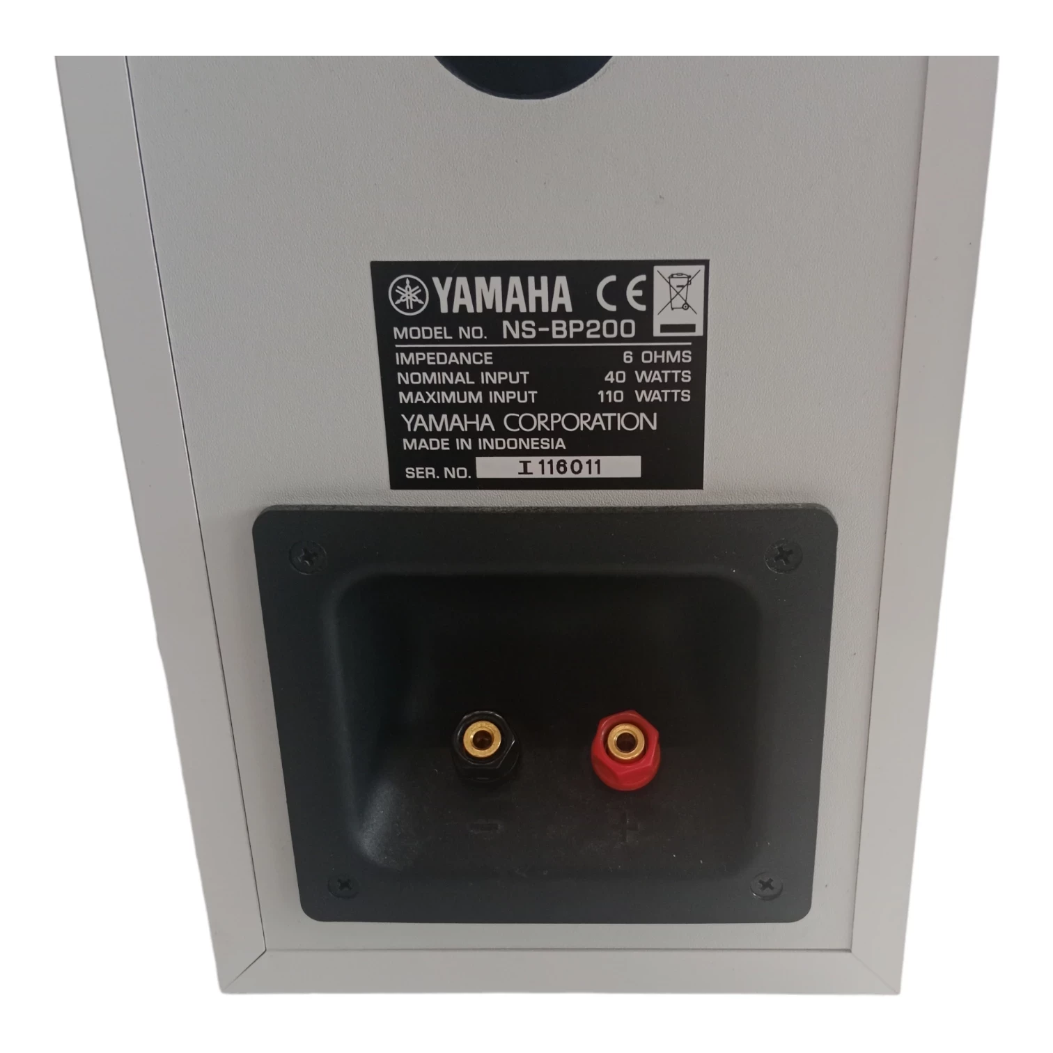 amplituner-yamaha-rx-e600-21-srebrny-glosniki-yamaha-ns-bp200-pilot-kbl-model-rx-e600