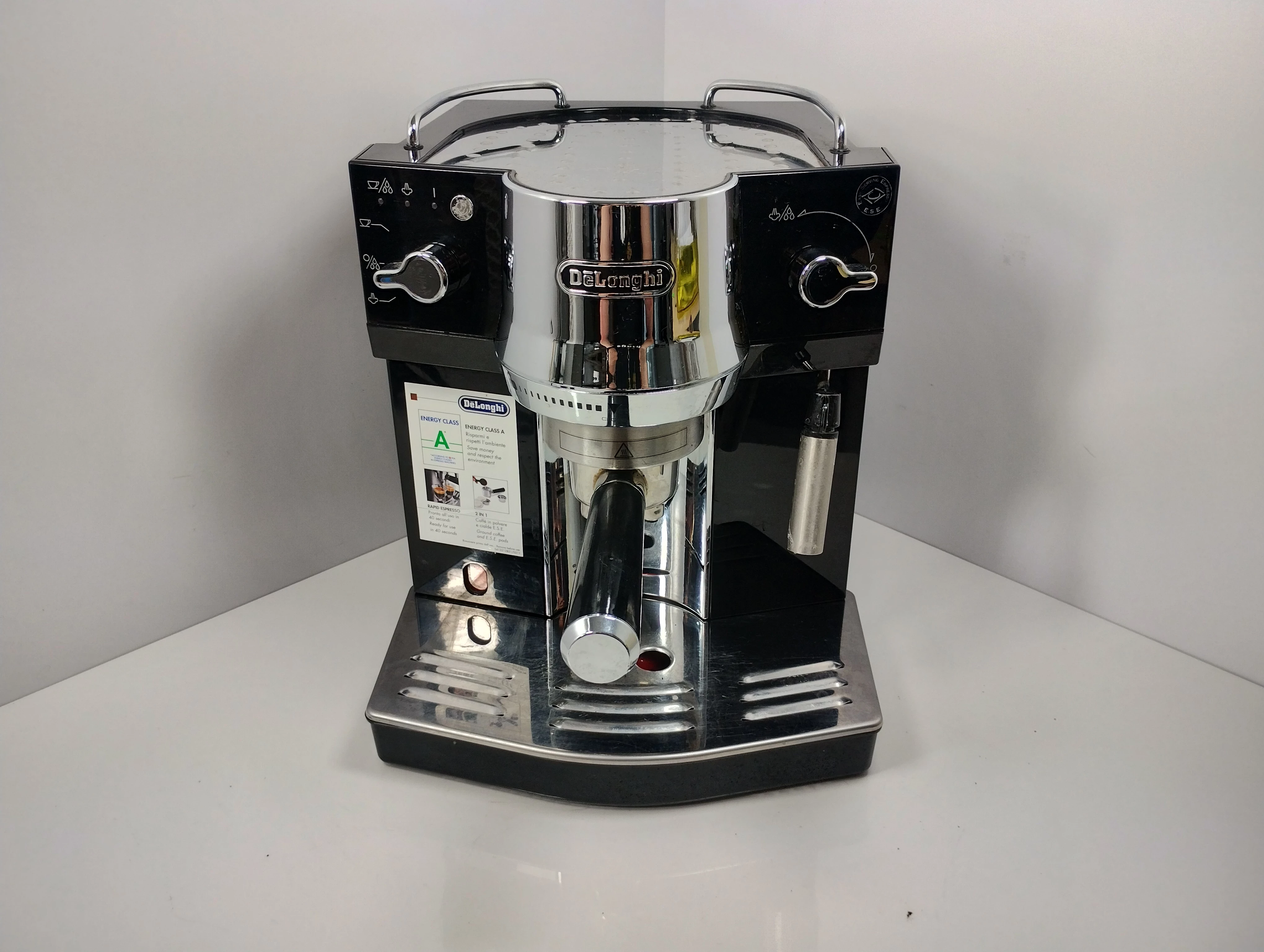 kolbowy-ekspres-cisnieniowy-delonghi-ec-820b-1450-w-czarny-marka-delonghi