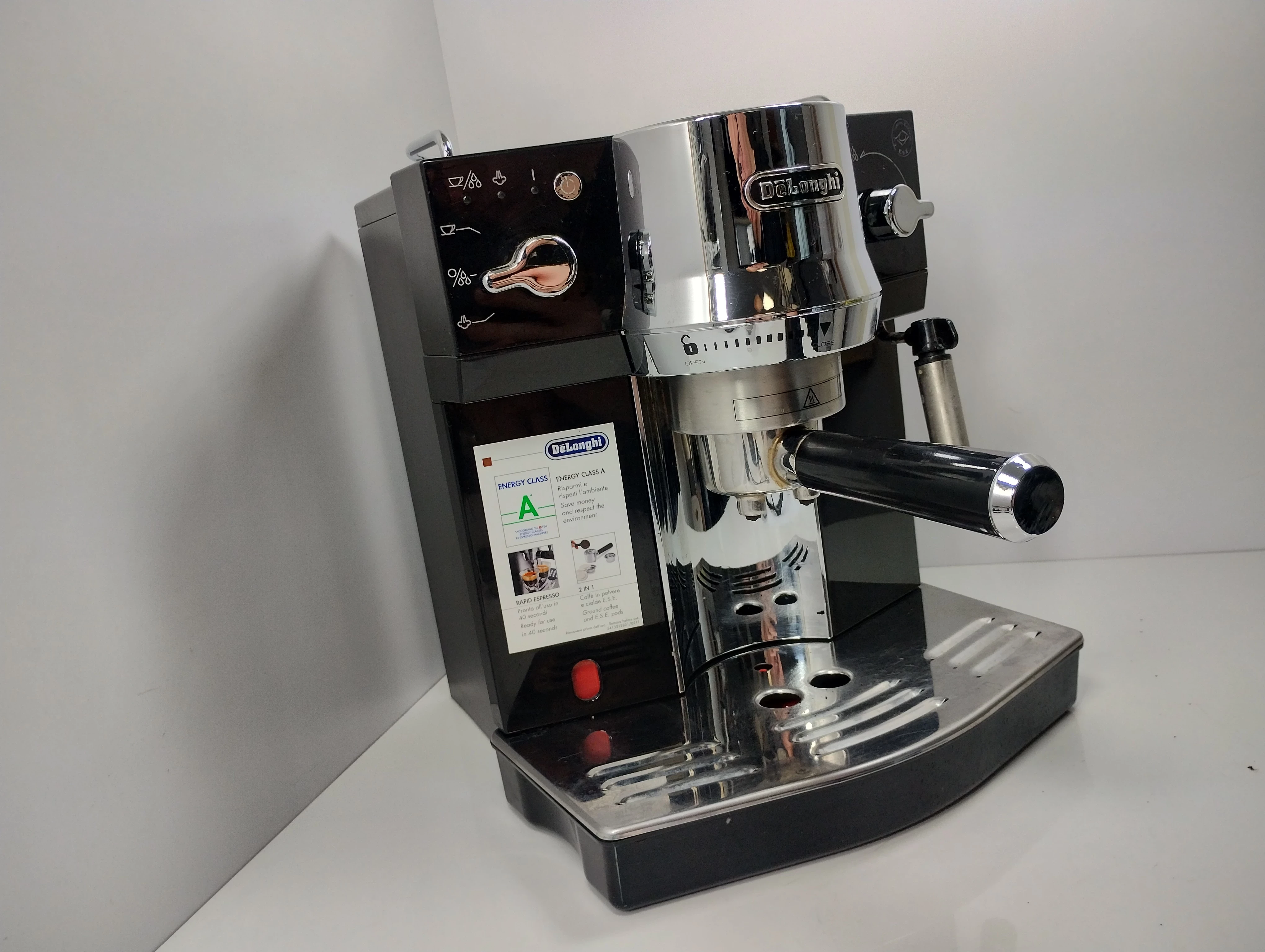 kolbowy-ekspres-cisnieniowy-delonghi-ec-820b-1450-w-czarny-stan-uzywany