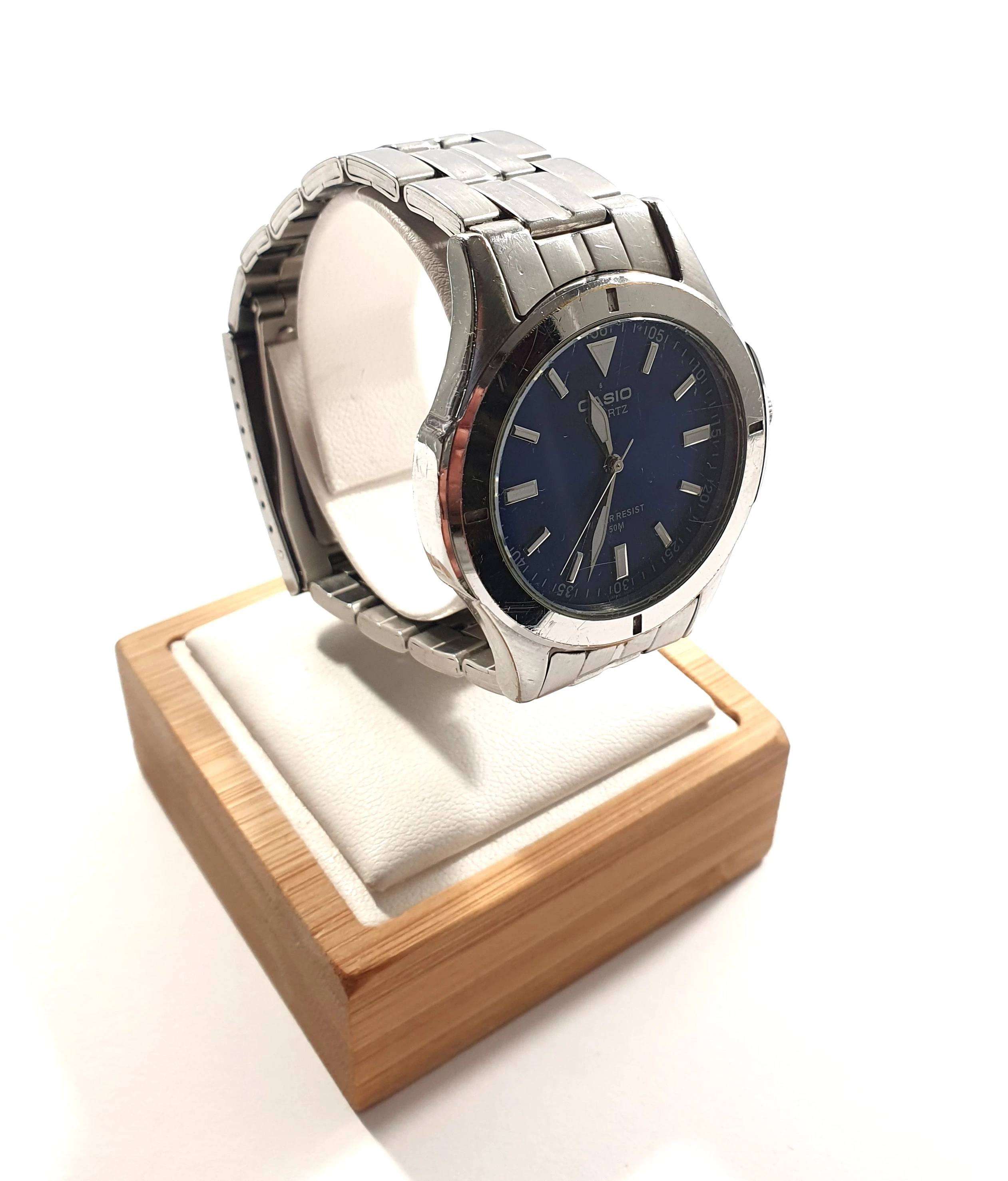 zegarek-casio-mtp-1214-ksztalt-koperty-okragla