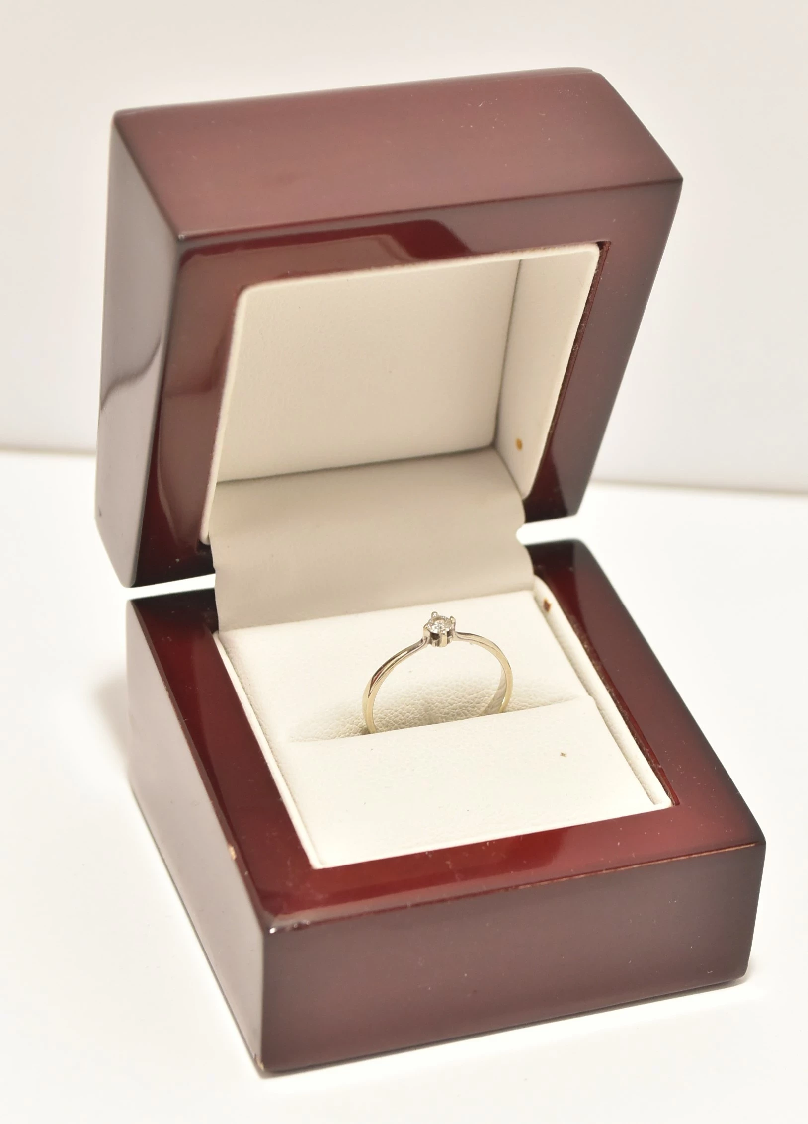 zloty-pierscionek-z-diamentem-585-r12-125g-marka-inna-marka